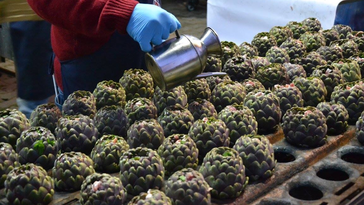 Festa del Carciofo IGP di Paestum (SA) Potrebbe essere un'immagine raffigurante mela zuccherina