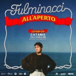 FULMINACCI | @Catania – Villa Bellini – Sotto il Vulcano Fest Potrebbe essere un contenuto di pop art raffigurante il seguente testo "Fulminacci 0 ALL'APERTO 12•08•26 CATANIA VILLA VILLABELLINI BELLINI SOTTOIL SOTTOILVULCANOFEST VULCANOFEST STRE IFD のおる 战特生诺 원 だ揚 MAGELLANO 코크 MACSTE DISCHI MACISTE 1"