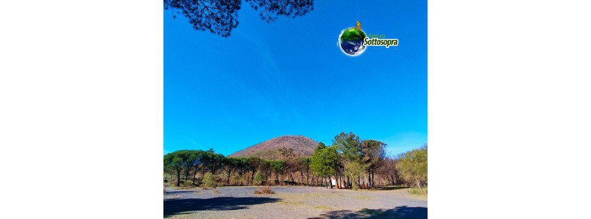 I Cognoli di Levante, Monte Somma Potrebbe essere un'immagine raffigurante paracadute e il seguente testo "Sottosopra"