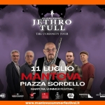 Jethro Tull “The Curiosity Tour” @ Mantova Summer Festival, Piazza Sordello – 11 luglio 2026 Potrebbe essere un contenuto grafico raffigurante il seguente testo "MANTOVA SUMMER SUMME FEST A_ BANANDERGONPREHDST: JETHRO TULL IHECURIOSITYTOUR THE CURIOSITY TOUK 11 LUGLIO MANTOVA PIAZZA SORDELLO MANTOVA SI.IMMERFESTIVAL ว ASSOCONCERTI LDO 神 MANTOVA a5s0 assomusica rusica AECEAE www.mantovasummerfestivalit"