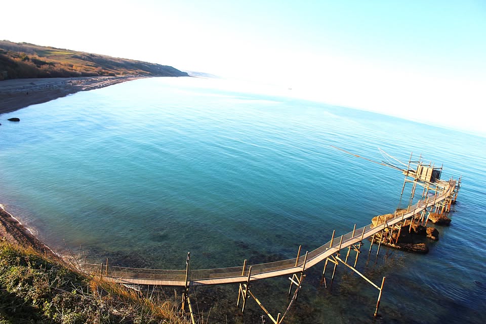 📍 La costa dei Trabocchi con Nomos Trek 🌊 Potrebbe essere un'immagine raffigurante oceano