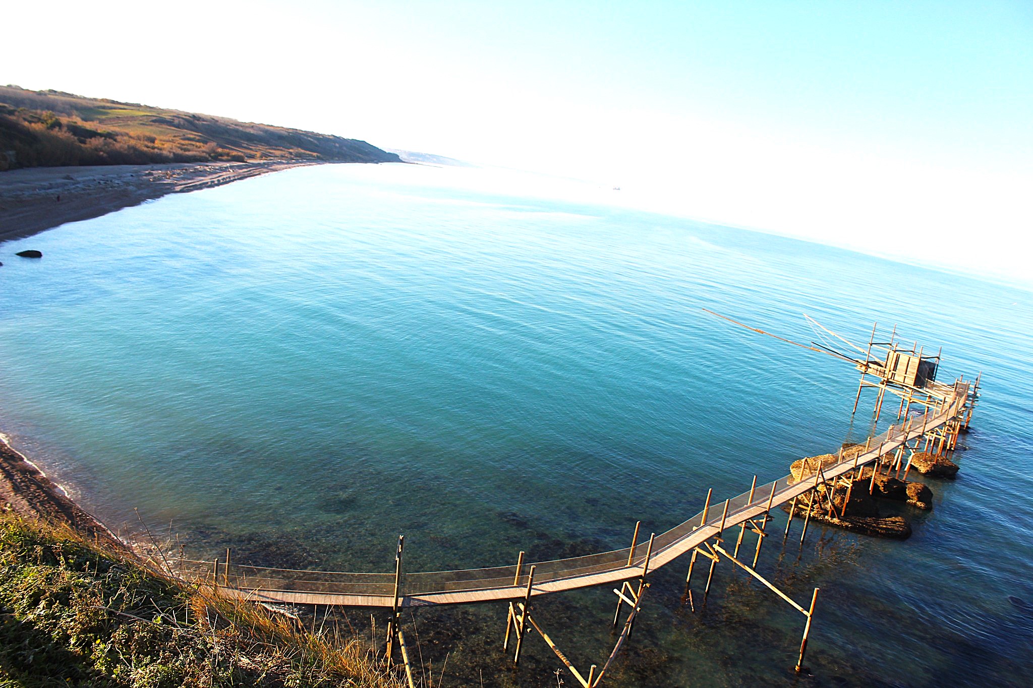 📍 La costa dei Trabocchi con Nomos Trek 🌊 Potrebbe essere un'immagine raffigurante oceano