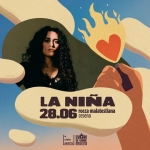 La Niña / acieloaperto festival Potrebbe essere un'illustrazione raffigurante il seguente testo "LA NIÑA 28.06 cesena rocca malatestiana cielo INFIAMME aperto perto 全物銀然"
