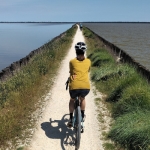 L’argine degli Angeli in bicicletta 🌊🚵 Nessuna descrizione della foto disponibile.
