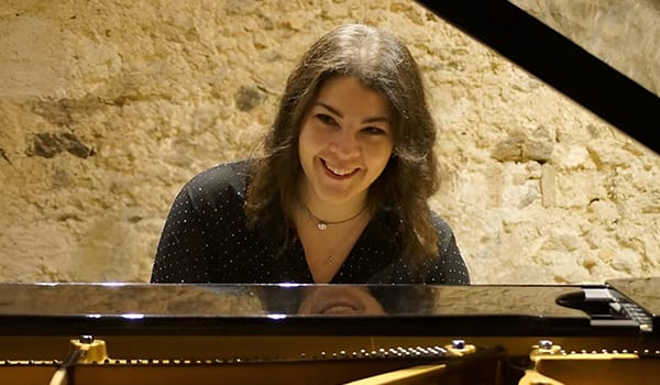 Laura Cataldo Potrebbe essere un'immagine raffigurante pianoforte