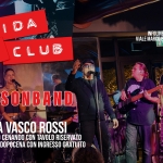 Movida Live Club w/ Diapason Band – Tributo a Vasco Rossi Potrebbe essere un'immagine raffigurante chitarra e il seguente testo "M MOVIDA LIVE LIVECLUB CLUB VIDA CLUB INFOL INE & RESERVATION 0423 475410 VIALE MARCO BIAGI, 9 9 CAS ΓΙΟΝ DIL LORIA നാ DIAPASONBAND TRIBUTO A VASCO ROSSI GODITI IL CONCERTO CENANDO CON TAVOLO RISERVATO OPPURE ENTRANDO DOPOCENA CON INGRESSO GRATUITO SABATO 18 APRILE"