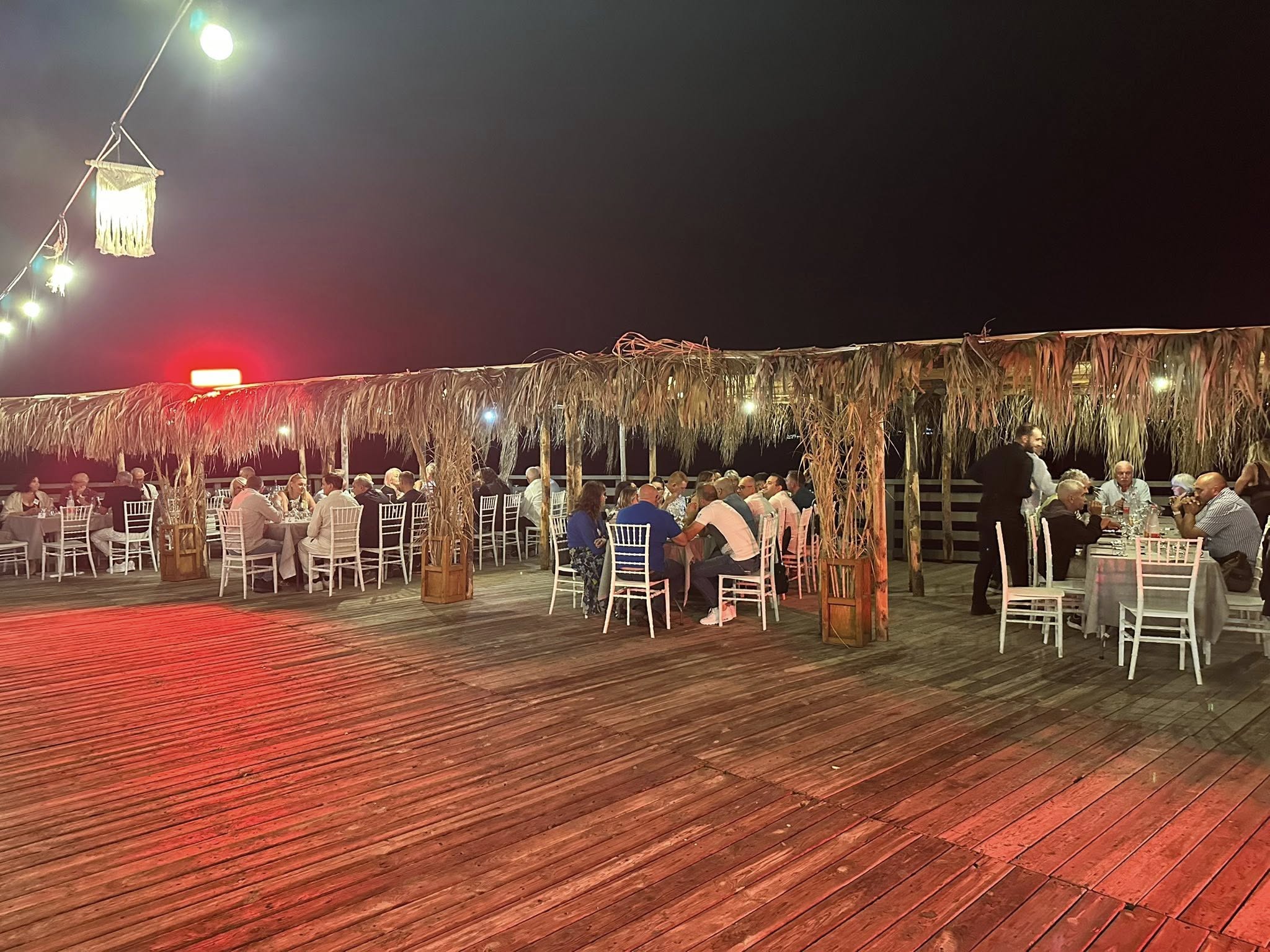 Serata dei Single sul mare di Salerno al bellissimo Maremò by Celestino ! Potrebbe essere un'immagine raffigurante illuminazione