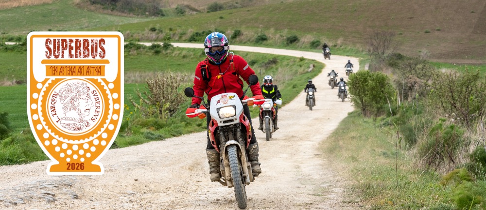 SUPERBUS 2026 Potrebbe essere un'immagine raffigurante motocicletta, moto da cross e testo