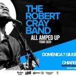 The Robert Cray Band – ALL AMPED UP Tour – Chiari Music Festival by ADMR Potrebbe essere un'immagine raffigurante tromba, sassofono e testo