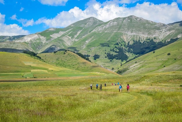 Tra la Via Lauretana ed il Parco dei Monti Sibillini Potrebbe essere un'immagine raffigurante una o più persone