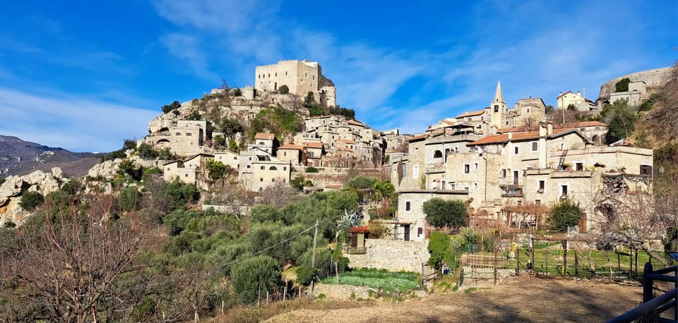 Evento Tra Liguria e Piemonte in ValPennavaire Locandina Tra Liguria e Piemonte in ValPennavaire - da venerdì 24 aprile - domenica 26 aprile 2026 ore 10:00 ore 17:00