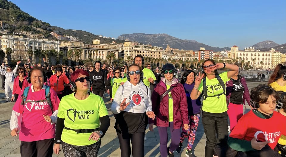 23 Maggio FitnessWalk® Salerno sul Lungomare Potrebbe essere un'immagine raffigurante una o più persone, Camogli e testo