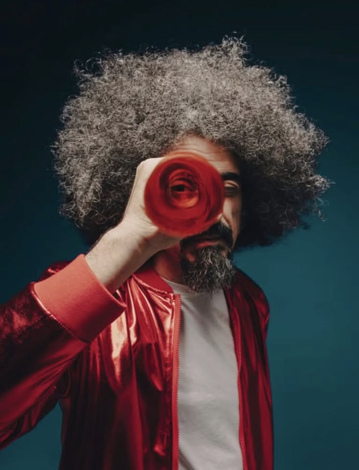 CAPAREZZA live tour 2026 Potrebbe essere un'immagine raffigurante una o più persone e barba