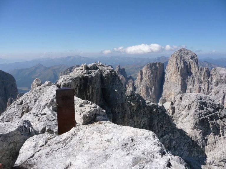 Evento Cima Fradusta 2.939 mt. Due giorni sulle Pale di San Martino Locandina Cima Fradusta 2.939 mt. Due giorni sulle Pale di San Martino - da sabato 1 agosto - domenica 2 agosto 2026 ore 07:30 ore 16:30