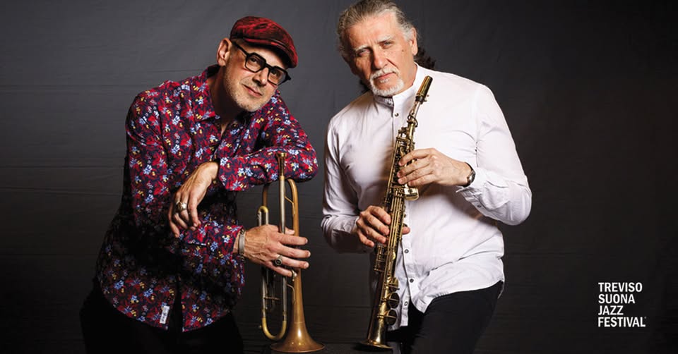 FABRIZIO BOSSO & JAVIER GIROTTO – LATIN MOOD Potrebbe essere un'immagine raffigurante sassofono, tromba e clarinetto