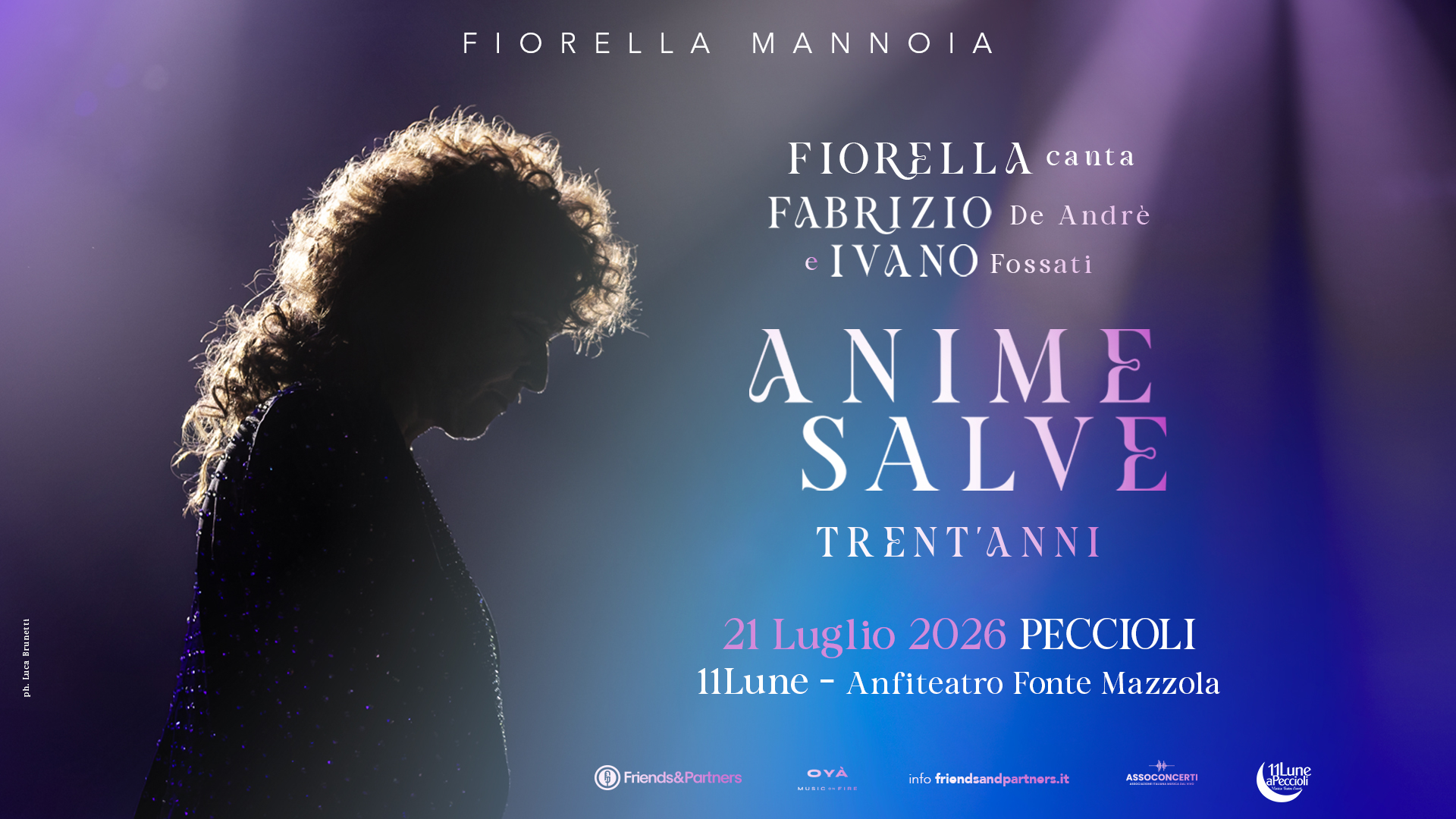 Fiorella Mannoia a 11Lune 2026 Potrebbe essere un'immagine raffigurante il seguente testo "FIORELLA MANNOIA FIORELLA canta FABRIZIO De Andrć eIVANO Fossati ΑΝΙΜΣ SALVE TRENT'ANNI 21 Luglio 2026 PECCIOLI 11Lune- Anfiteatro Fonte Mazzola Friends&Portners OVA MUSI tofriondeandpartnors.it artnors.i ASSOCONCERI (1Lune BOOD"