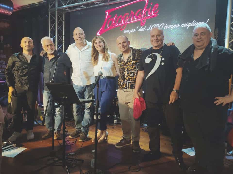 FOTOGRAFIE \ Pooh Showband Potrebbe essere un'immagine raffigurante sassofono, tromba e testo