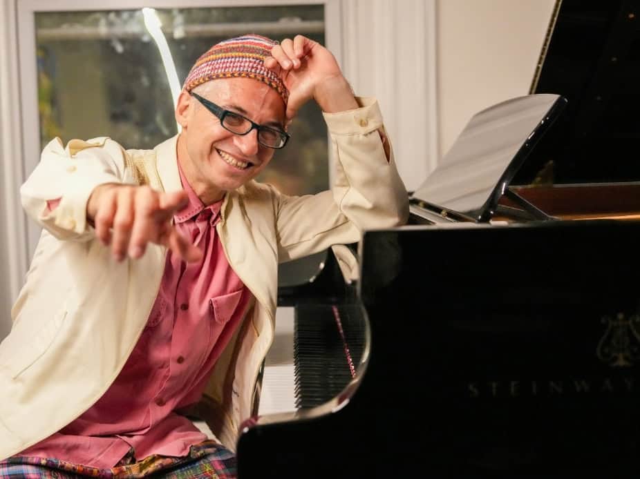 LEO GENOVESE Piano Solo Potrebbe essere un'immagine raffigurante pianoforte