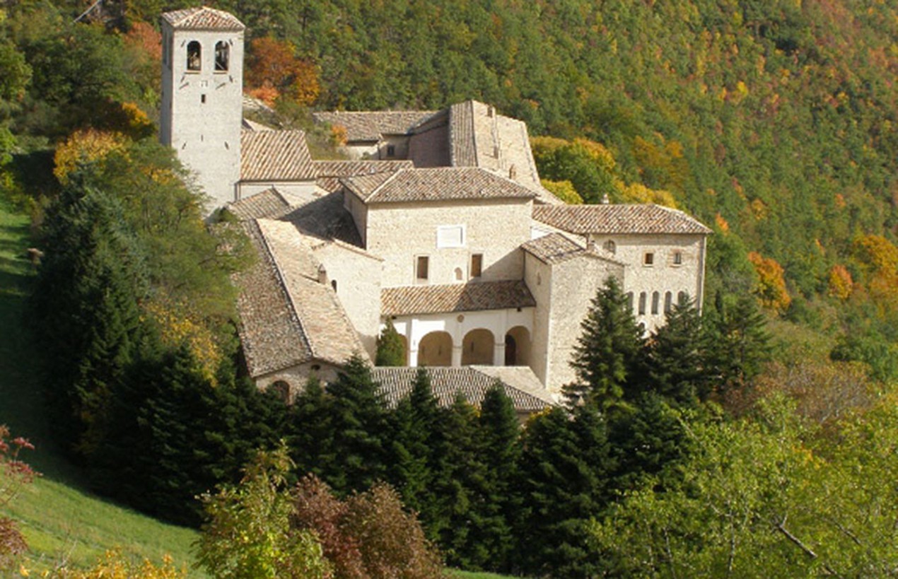 Evento Monastero Di Fonte Avellana E Il Castello Della Porta Di Frontone Locandina Monastero Di Fonte Avellana E Il Castello Della Porta Di Frontone - domenica 19 aprile ore 07:00 - 23:30