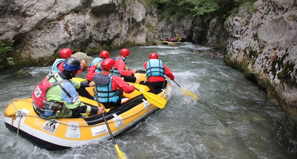 NEL PARCO NAZIONALE DEL POLLINO Potrebbe essere un'immagine raffigurante kayak