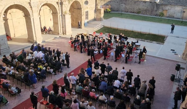 Orchestra di fiati del Conservatorio di Musica Fausto Torrefranca Nessuna descrizione della foto disponibile.