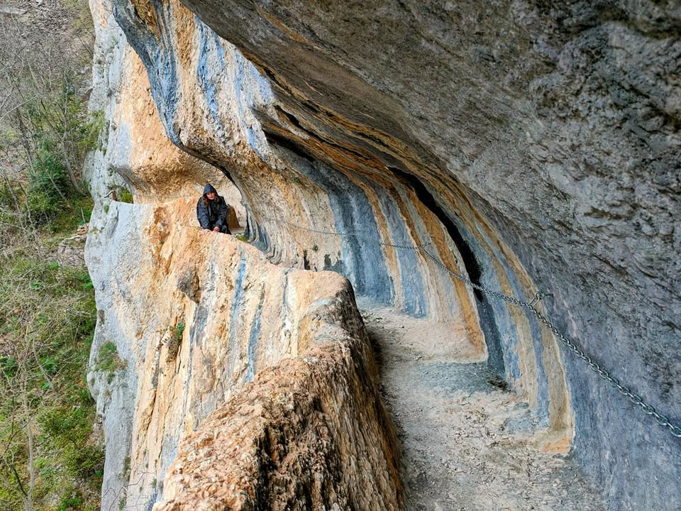Evento Passeggiata tra rocce magiche e ruscelli incantati Parco Acquevive e loggetta Locandina Passeggiata tra rocce magiche e ruscelli incantati Parco Acquevive e loggetta - da mercoledì 1 luglio - venerdì 21 agosto 2026 ore 17:00 ore 19:30