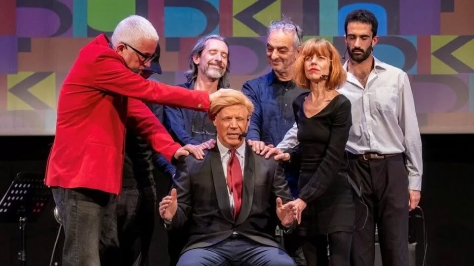 PUPKIN KABARETT – Maledetta Primavera | Lunedì 13 aprile @Teatro Miela Potrebbe essere un'immagine raffigurante una o più persone
