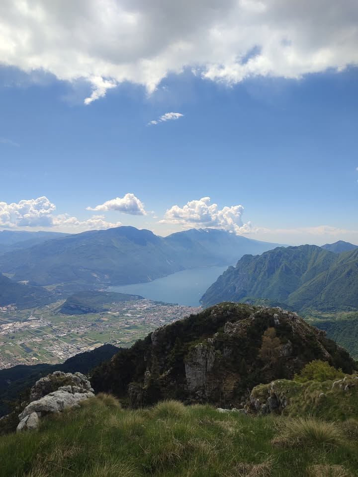 Evento Salita al Monte Misone, una montagna affascinante e poco conosciuta a vista laghi di Garda e Tenno Locandina Salita al Monte Misone, una montagna affascinante e poco conosciuta a vista laghi di Garda e Tenno - sabato 16 maggio ore 09:30 - 15:30