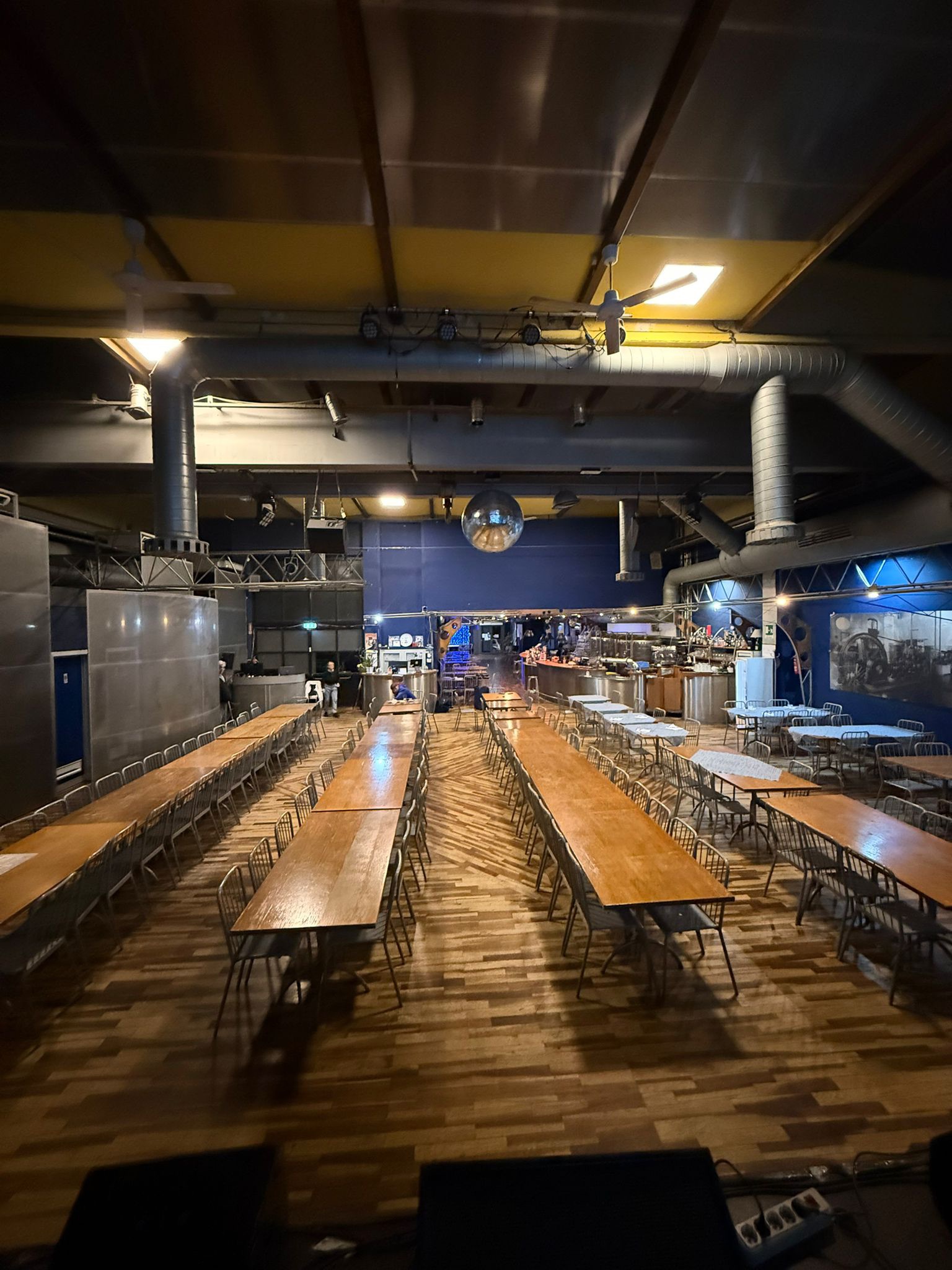 Serata dei Single a Bresso di Milano by Celestino ! Potrebbe essere un'immagine raffigurante biliardo e illuminazione