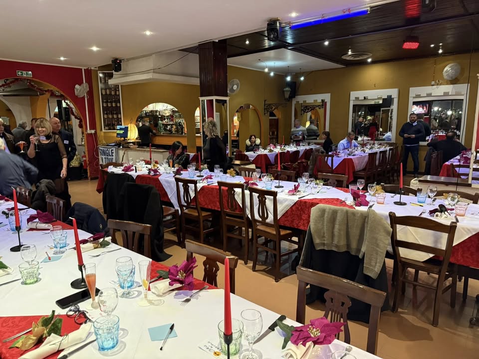 Serata dei single a Modena by Celestino! Potrebbe essere un'immagine raffigurante illuminazione, portacandele e tabella