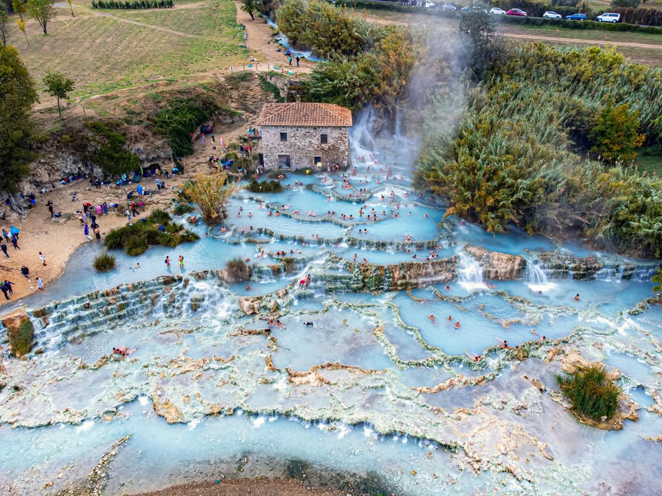 Terme di Saturnia e Civita di Bagnoregio Nessuna descrizione della foto disponibile.