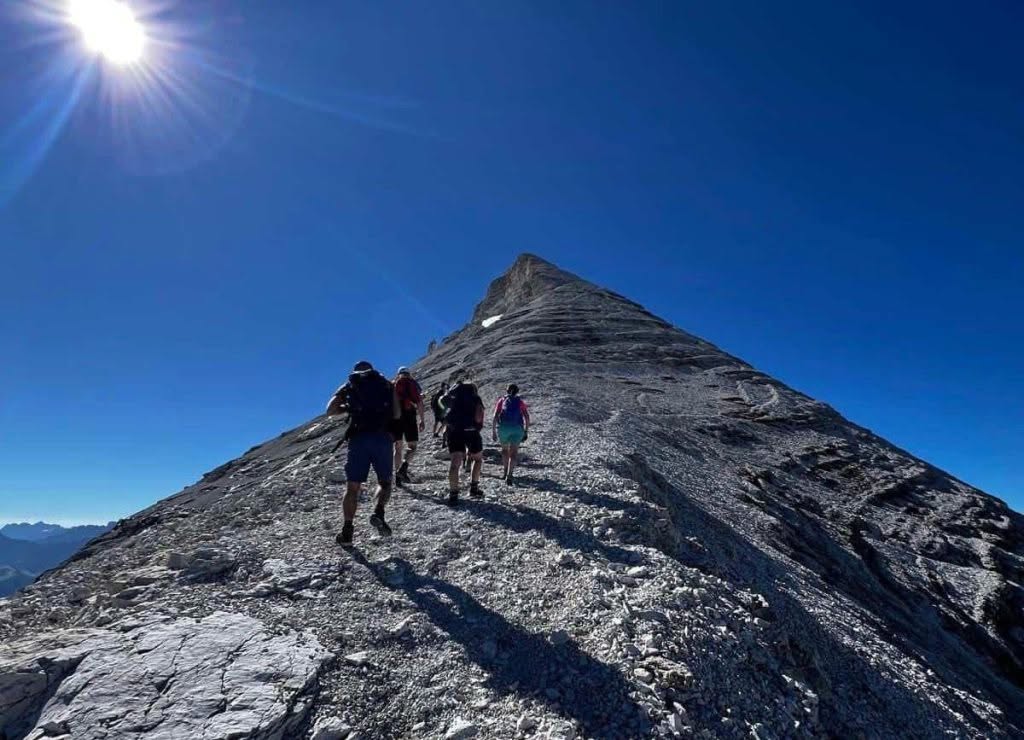 Evento Tofana di Rozes trek e vetta in 2 giorni Locandina Tofana di Rozes trek e vetta in 2 giorni - da sabato 25 luglio - domenica 26 luglio 2026 ore 08:00 ore 17:30