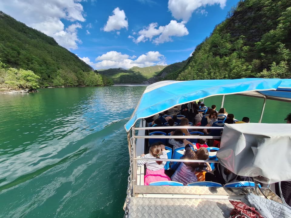 Evento TOUR IN BATTELLO sul lago di Ridracoli Locandina TOUR IN BATTELLO sul lago di Ridracoli - da domenica 22 marzo - lunedì 17 agosto 2026 ore 10:00 ore 17:00