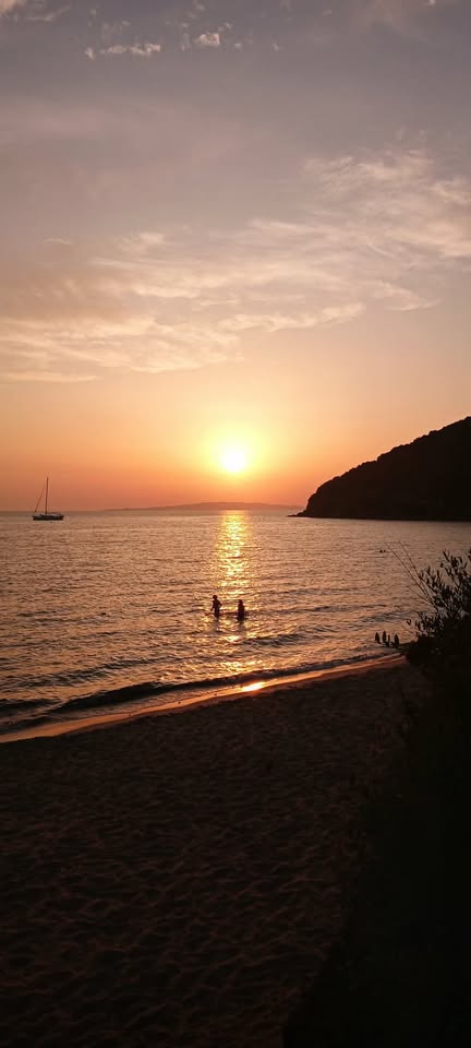 Evento Tramonto a Cala Violina. Locandina Tramonto a Cala Violina. - venerdì 24 luglio ore 18:30 - 22:30