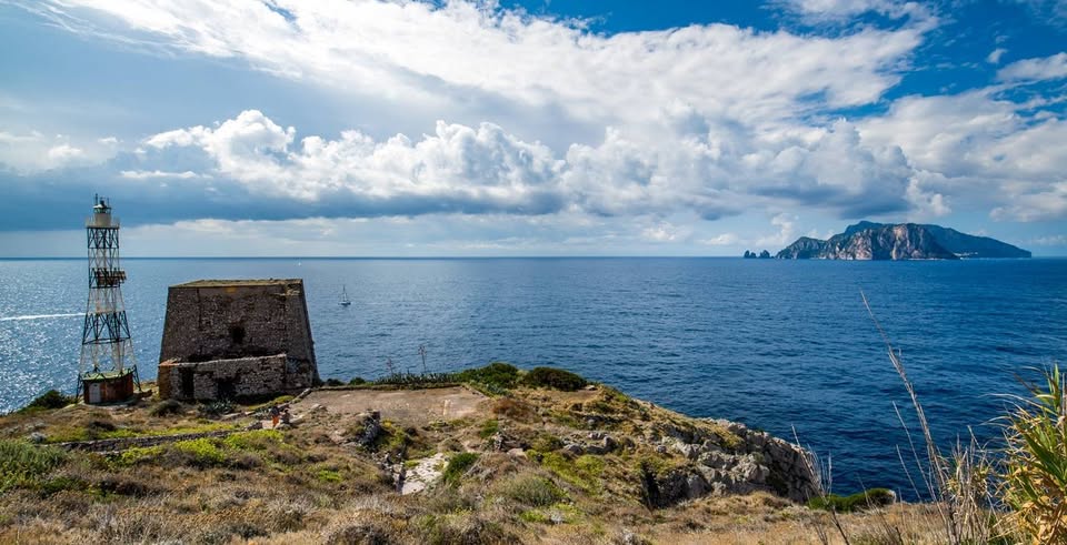 TREKKING A PUNTA CAMPANELLA – IL SENTIERO DI ATHENA Nessuna descrizione della foto disponibile.