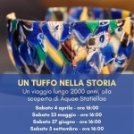 UN TUFFO NELLA STORIA – Storytelling Tours – Ti Racconto Acqui Potrebbe essere un'immagine raffigurante il seguente testo "alexala HNANATENIAME سا mi wrme aHилuиTHE LAHS Sさは i TI RACCONTO ACQUI UN TUFFO NELLA STORIA Un viaggio lungo 2000 anni, alla scoperta di Aquae Statiellae Sabato 4 aprile -ore 16:00 Sabato 23 maggio ore 16:00 Sabato 27 giugno- ore 16:00 Sabato 5 settembre- ore 16:00 LIMITATI- -PRENOTAZIONE Punto incontro Dcor guida >IAT Acqui Terme งเ #alkento Viale Don amato, Carso kamna akantaesft SIGTENIN"