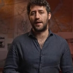 Visione Documentario sulla storia della Navigazione Potrebbe essere un'immagine raffigurante una o più persone, barba e testo