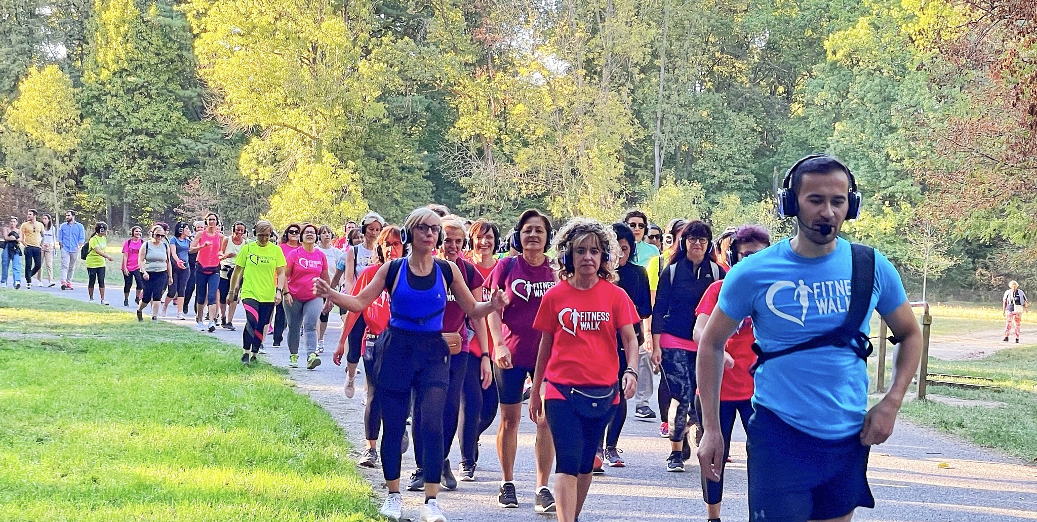 9 Maggio FitnessWalk® Varese-Buguggiate sulla pista ciclopedonale Potrebbe essere un'immagine raffigurante sorriso e folla