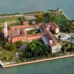 A S’passo all’isola di San Lazzaro degli Armeni Nessuna descrizione della foto disponibile.