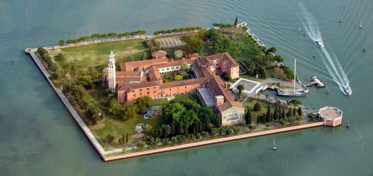 A S’passo all’isola di San Lazzaro degli Armeni Nessuna descrizione della foto disponibile.