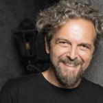 Antonio Ornano • (In) Grato Potrebbe essere un'immagine raffigurante una o più persone, barba e testo