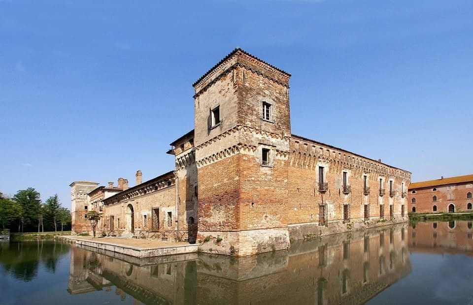 CASTELLO DI PADERNELLO, CREMA & PRANZO TIPICO Potrebbe essere un'immagine raffigurante castello