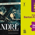 CRISTIANO DE ANDRÉ – De André canta De André Best of Tour 2026 Potrebbe essere un'immagine raffigurante testo