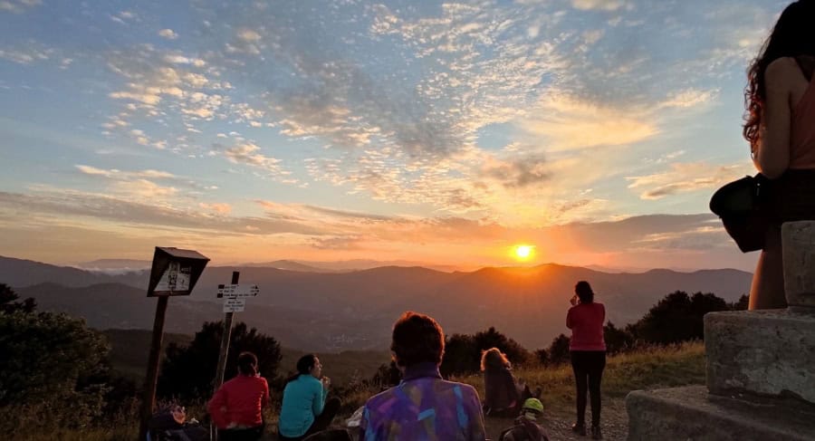 Il tramonto dal Monte Caio – Cima Bocchialini Potrebbe essere un'immagine raffigurante orizzonte e montagna