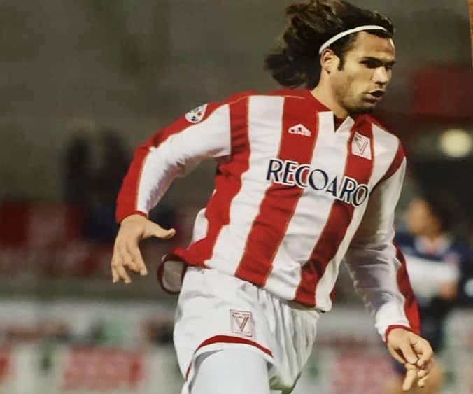 Julio Gonzalez Potrebbe essere un'immagine raffigurante calcio e football