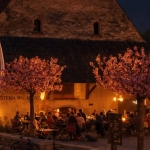 LONGER FREITIG | VENERDI LUNGO Potrebbe essere un'immagine raffigurante Castello di Bran