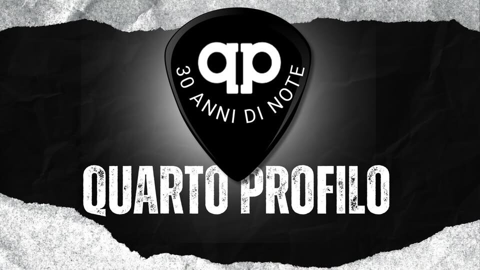 Potrebbe essere un'immagine raffigurante ‎strumento musicale e ‎il seguente testo "‎30 س qp NOTE NOTE ANNI DI QUARTO QUARTOPROFILO ول PROFILO‎"‎‎