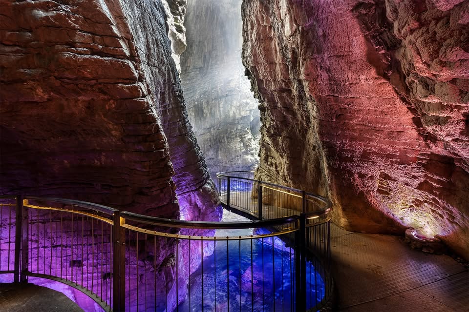 Evento Riva del Garda, Parco Grotta Cascata Varone e Rovereto città della pace Locandina Riva del Garda, Parco Grotta Cascata Varone e Rovereto città della pace - da sabato 5 settembre - domenica 6 settembre 2026 ore 05:00 ore 23:30