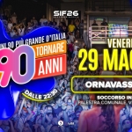 Voglio Tornare Negli Anni 90 ® • Ornavasso (VB) Potrebbe essere un'immagine raffigurante folla e il seguente testo "SIF26 5く。0 OCCORSDINFESTA STA IL LIVE SHOW ANNI 90 PIÌ GRANDE D'ITALIA TORNARE VOGLIO NEGLI 90 ANNI DALLE 22:30 VENERDÌ 29 MAGGIO ORNAVASSO (VB) SOCCORSO IN FESTA PALESTRA COMUNALE, VIA SERGIO BOVO 3 コスッツリ US"