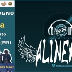 ALINERE live Festa d’la Piaséta – Villa Poma (MN) Potrebbe essere un'immagine raffigurante il seguente testo "ទីមត្ន 2200 tegeNeriaura 都で約1部代場 dom 28 GIUGNO festa d'la piaséta Parco Recinto በርስ via Marconi VILLA POMA (MN) ogni sera dalle 9.00 Risotto della Pro Loco Specialità di mare ALINERE www.al .alinere com AL WW www.alinere.com ALINERE ALINEREnomaditribute nomadi tribute 2 FOOD TRUCKS Tour Tour2026 2026"